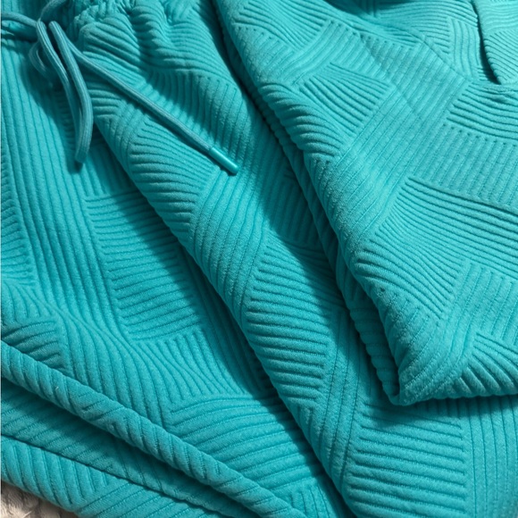 Boutique 2 piece textured capri set wore once - Picture 2 of 9